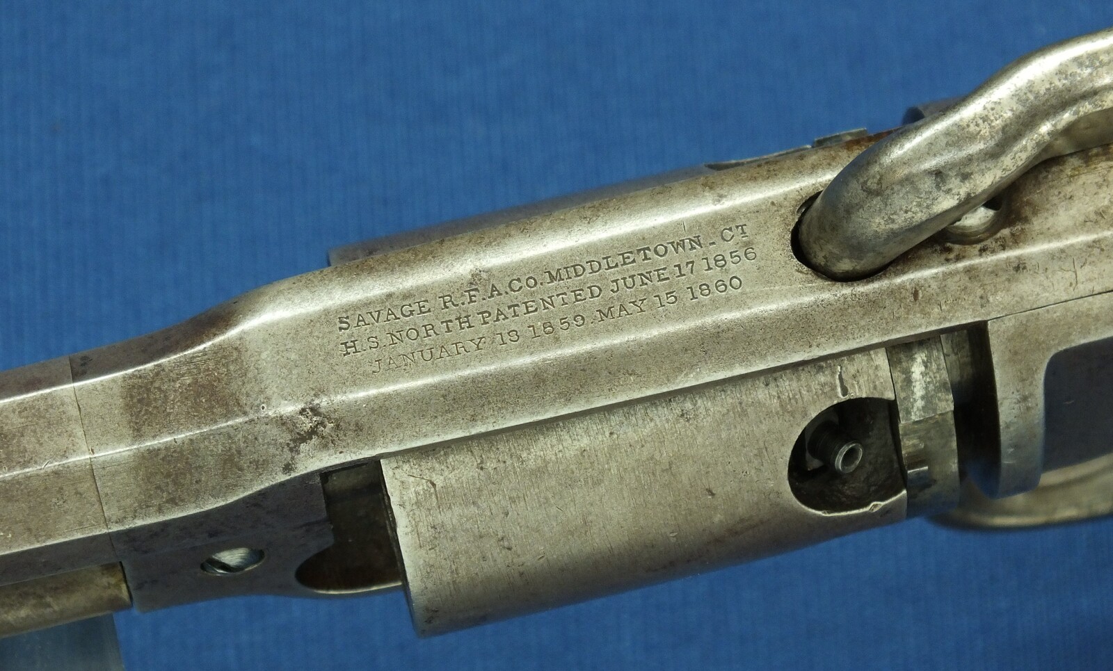 An Antique American Savage Revolving Fire-Arms Company, Middletown, Conn. Navy Model 6 shot percussion revolver. Length 38cm, .36 caliber. In very good condition. Price 2.850 euro