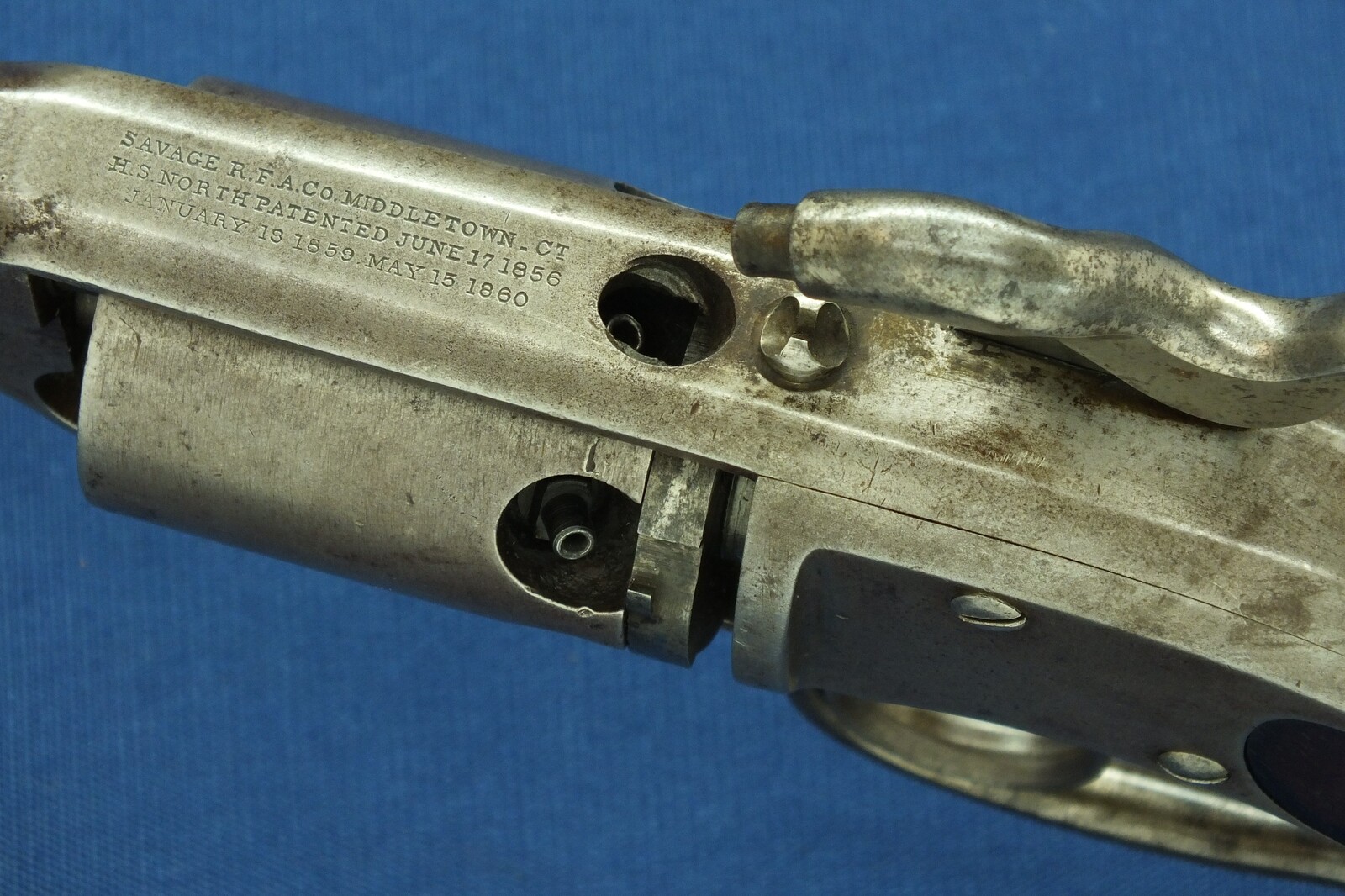 An Antique American Savage Revolving Fire-Arms Company, Middletown, Conn. Navy Model 6 shot percussion revolver. Length 38cm, .36 caliber. In very good condition. Price 2.850 euro