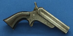 An antique American Sharps & Hankins Model 3 Breechloading 4 shot Pepperbox. 32 Caliber, 3,5 inch barrel. Length 18,5cm. In good/very good condition. Price 850 euro.