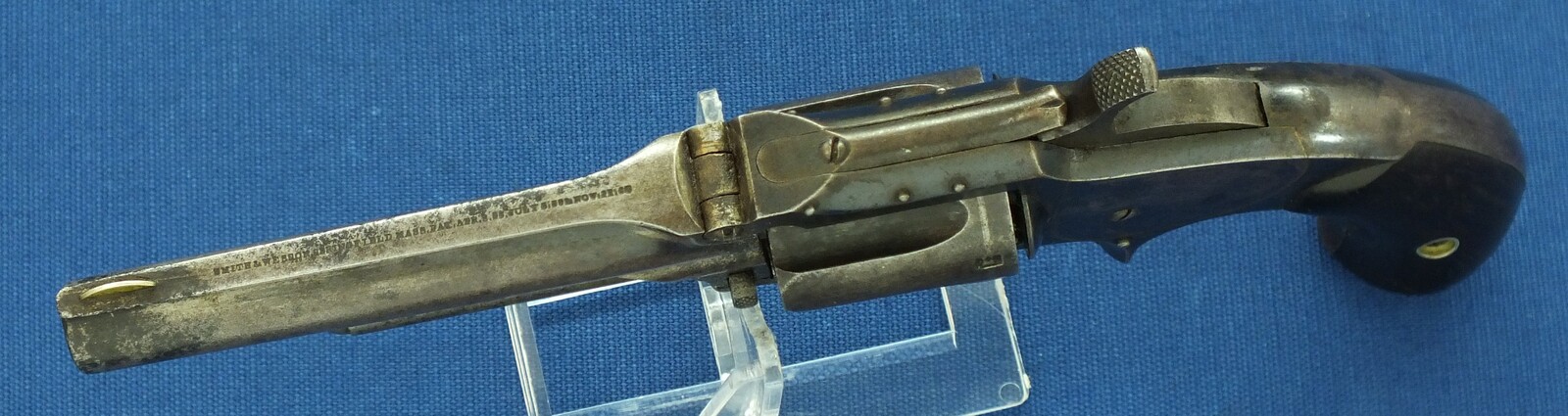 An antique  American Smith & Wesson Revolver, Model No. 1-1/2 Second Issue, .32 Rimfire caliber, 5 shot, 3 1/2 inch barrel, in good/very good condition. Price 750 euro