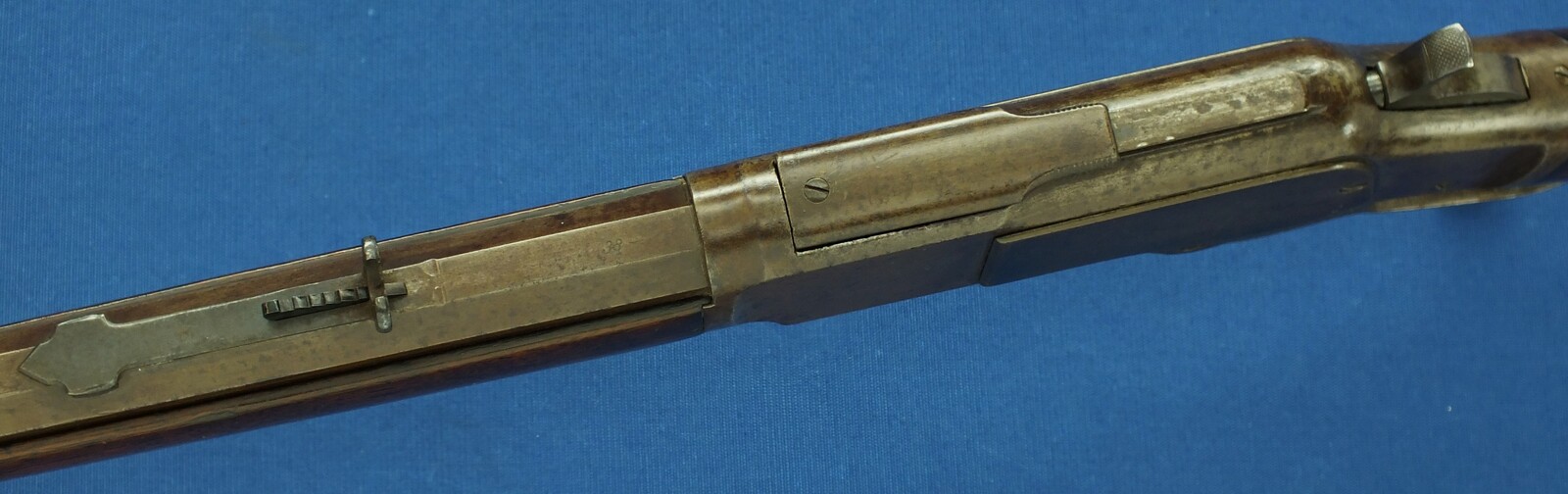 An antique American Special order Winchester Model 1873 Rifle with set trigger and 28 inch octagonal Barrel. Caliber 38-40. Length 119cm. In very good condition. Price 3.500 euro.