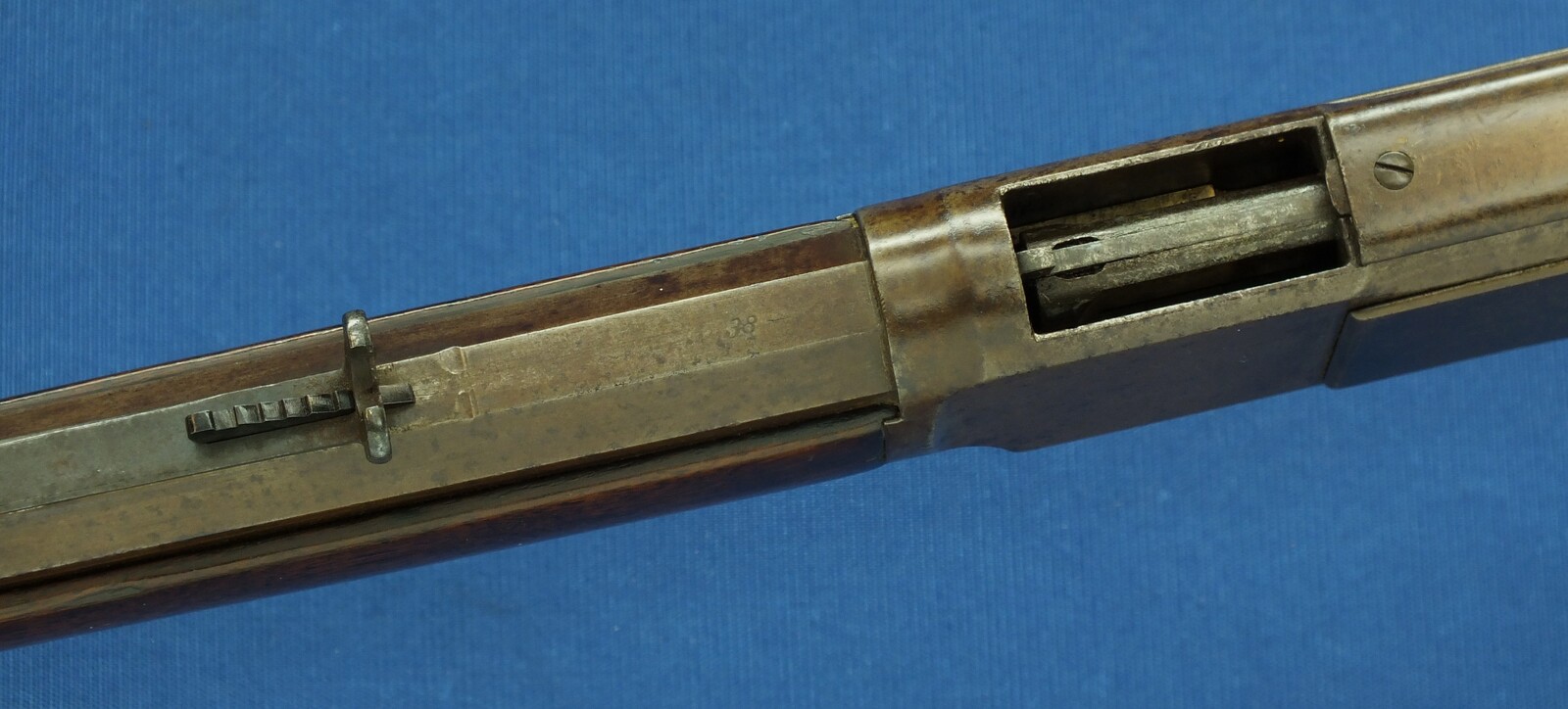 An antique American Special order Winchester Model 1873 Rifle with set trigger and 28 inch octagonal Barrel. Caliber 38-40. Length 119cm. In very good condition. Price 3.500 euro.