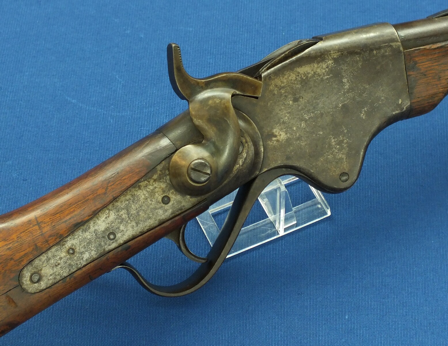 An antique American Spencer Repeating Carbine Model 1865 by Burnside Rifle Co. Caliber 50 Rimfire, 20 inch barrel. Length 94cm In very good condition. Price 2.350 euro.