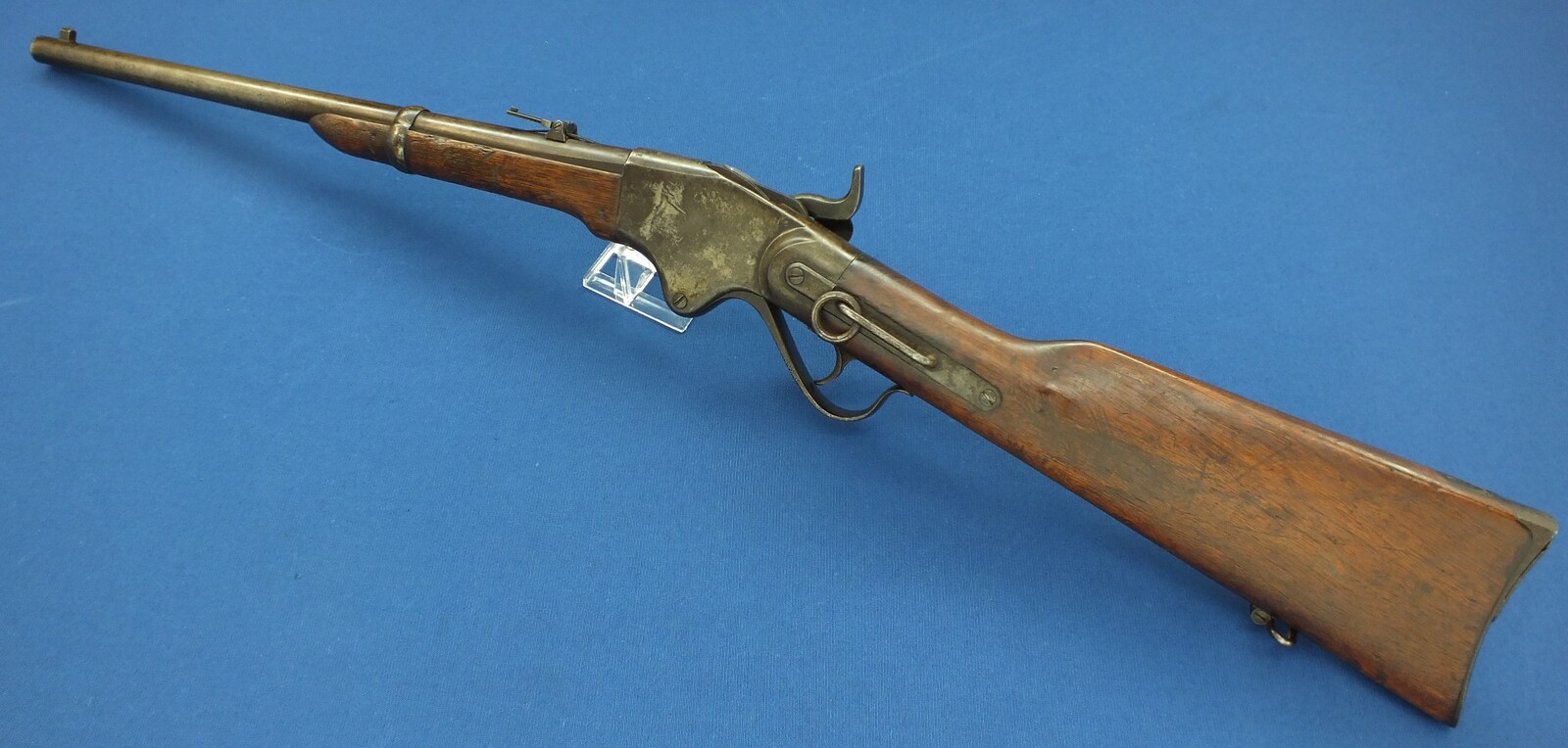 An antique American Spencer Repeating Carbine Model 1865 by Burnside Rifle Co. Caliber 50 Rimfire, 20 inch barrel. Length 94cm In very good condition. Price 2.350 euro.