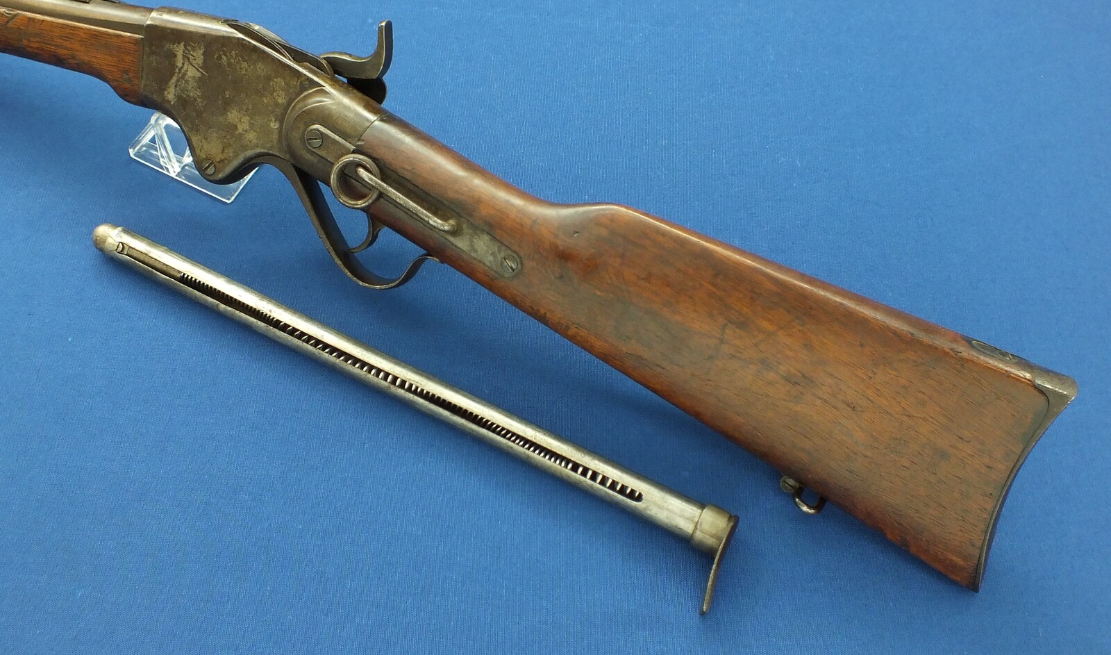 An antique American Spencer Repeating Carbine Model 1865 by Burnside Rifle Co. Caliber 50 Rimfire, 20 inch barrel. Length 94cm In very good condition. Price 2.350 euro.