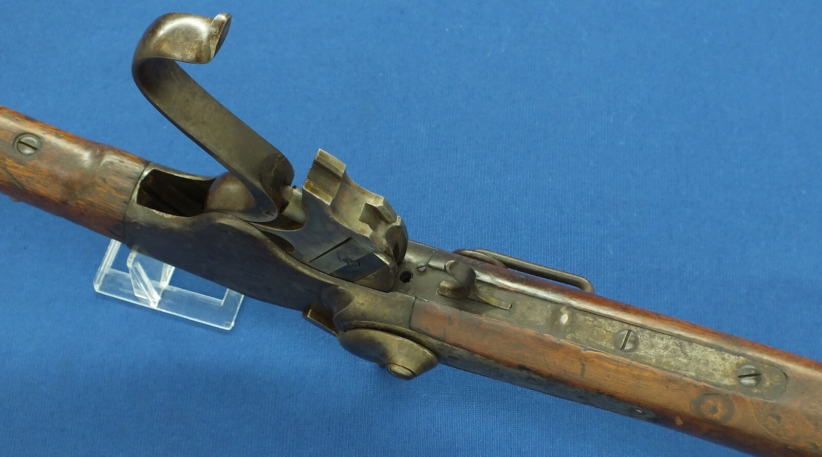 An antique American Spencer Repeating Carbine Model 1865 by Burnside Rifle Co. Caliber 50 Rimfire, 20 inch barrel. Length 94cm In very good condition. Price 2.350 euro.