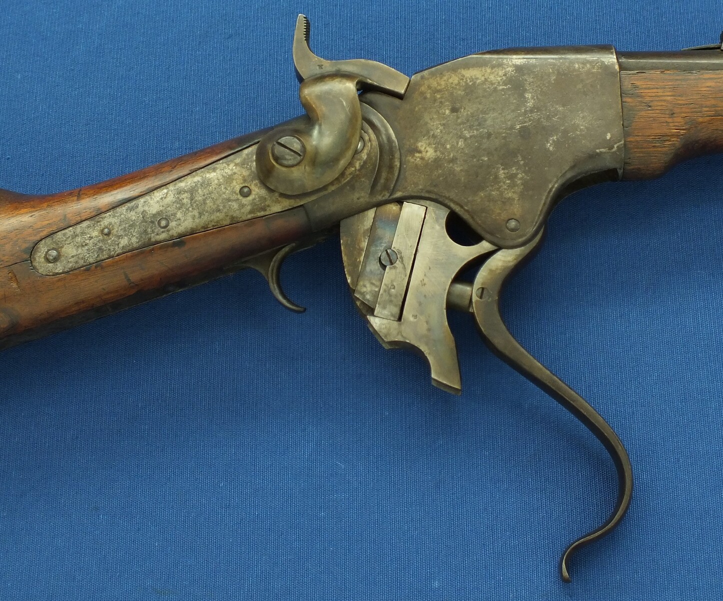 An antique American Spencer Repeating Carbine Model 1865 by Burnside Rifle Co. Caliber 50 Rimfire, 20 inch barrel. Length 94cm In very good condition. Price 2.350 euro.
