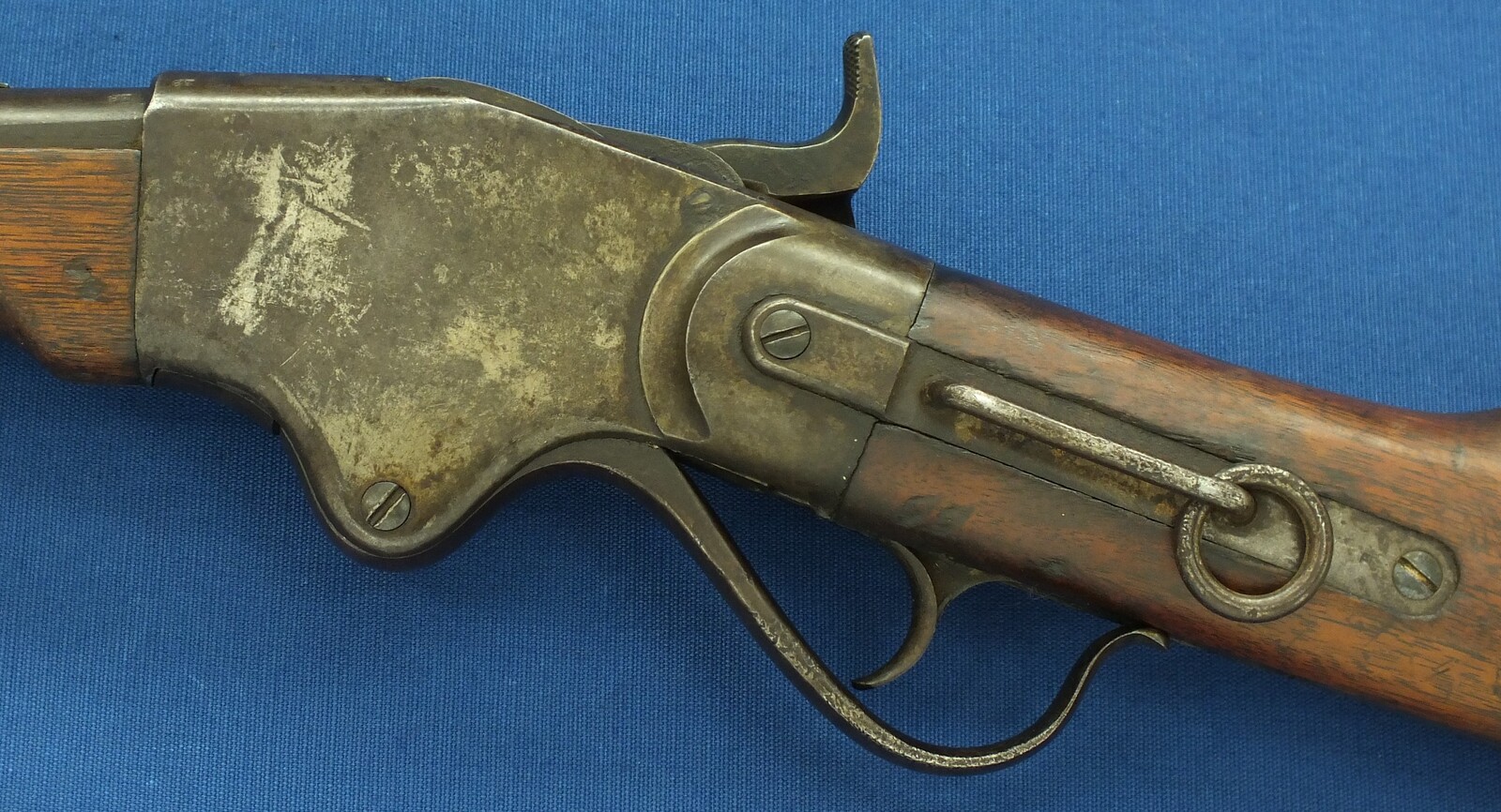 An antique American Spencer Repeating Carbine Model 1865 by Burnside Rifle Co. Caliber 50 Rimfire, 20 inch barrel. Length 94cm In very good condition. Price 2.350 euro.