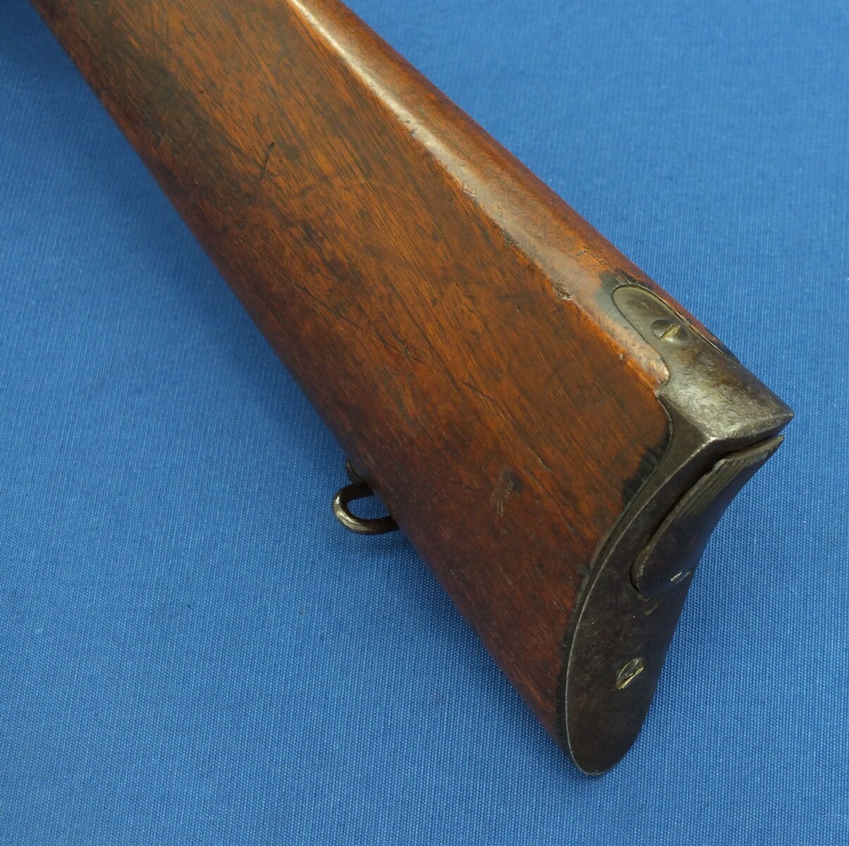 An antique American Spencer Repeating Carbine Model 1865 by Burnside Rifle Co. Caliber 50 Rimfire, 20 inch barrel. Length 94cm In very good condition. Price 2.350 euro.