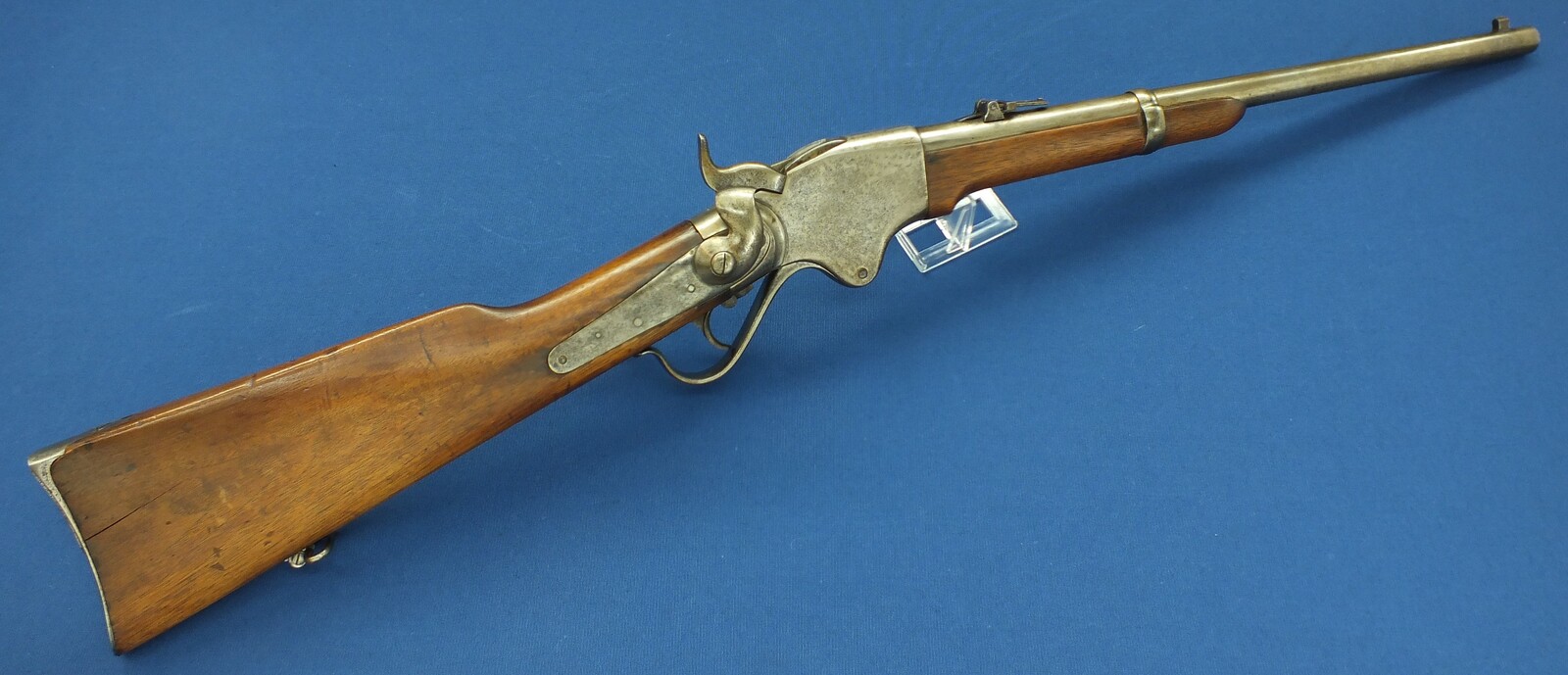 An antique American Spencer Repeating Carbine Model 1865 with Stabler Cut-Off. Caliber .50 Rimfire, 20 inch barrel. Length 95cm. In very good condition. Price 2.500 euro.