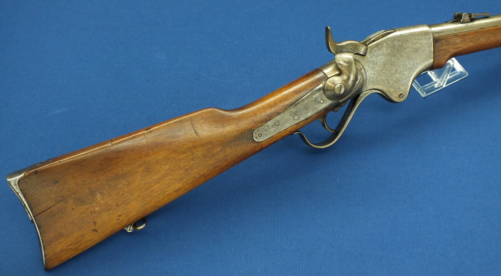 An antique American Spencer Repeating Carbine Model 1865 with Stabler Cut-Off. Caliber .50 Rimfire, 20 inch barrel. Length 95cm. In very good condition. Price 2.500 euro.