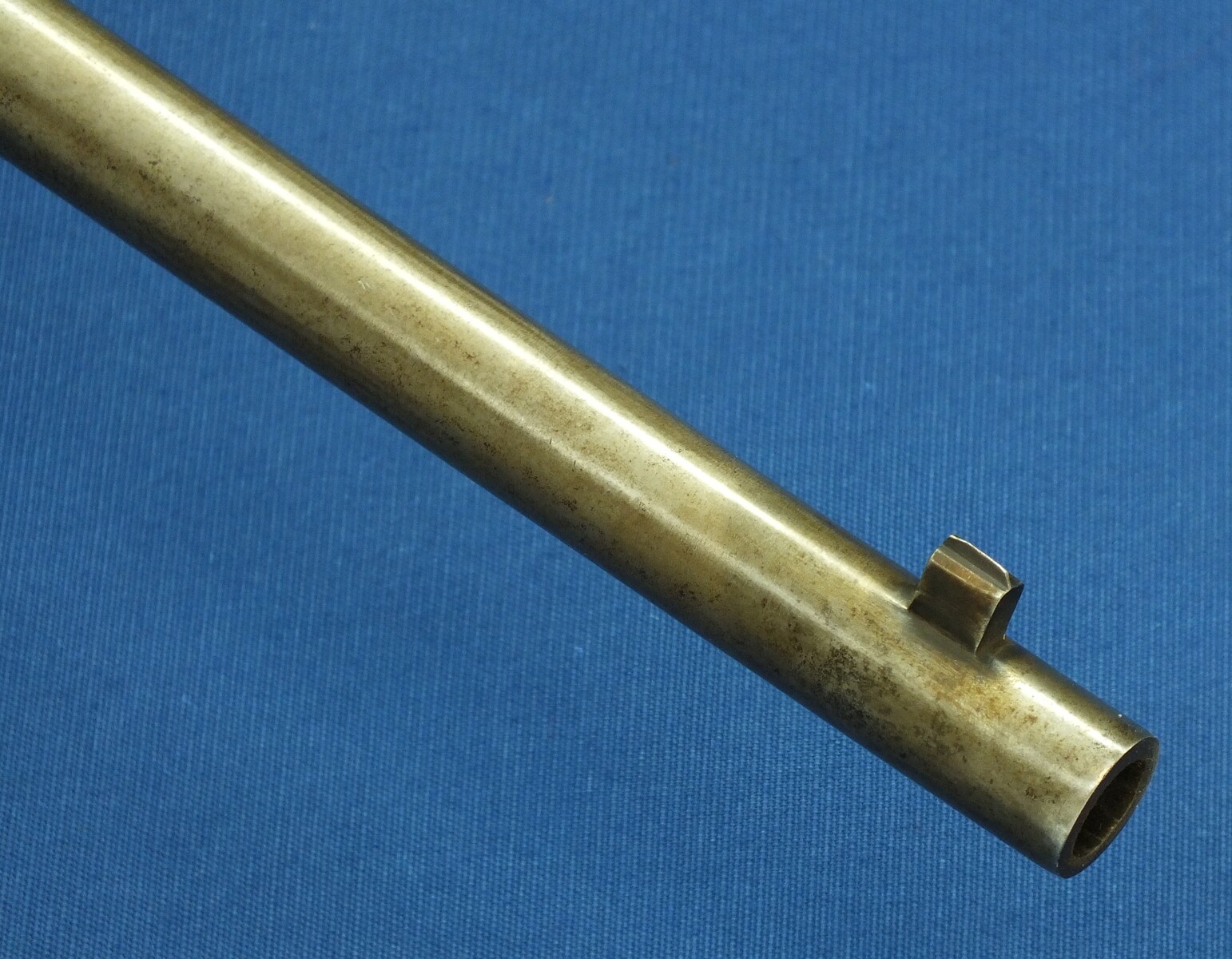 An antique American Spencer Repeating Carbine Model 1865 with Stabler Cut-Off. Caliber .50 Rimfire, 20 inch barrel. Length 95cm. In very good condition. Price 2.500 euro.