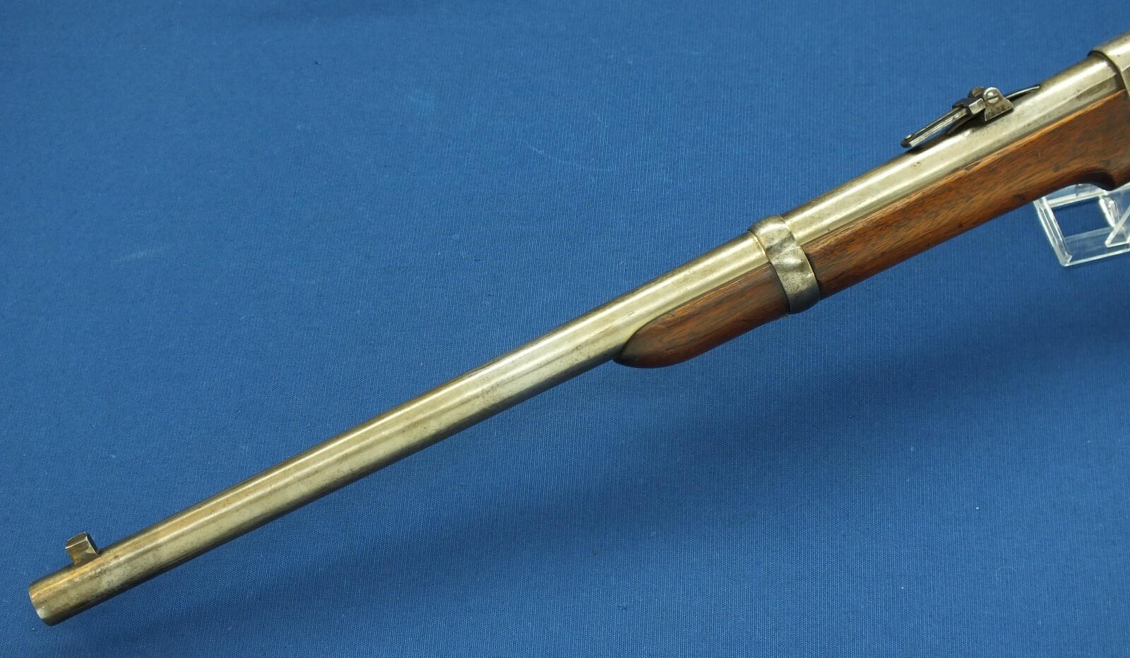 An antique American Spencer Repeating Carbine Model 1865 with Stabler Cut-Off. Caliber .50 Rimfire, 20 inch barrel. Length 95cm. In very good condition. Price 2.500 euro.