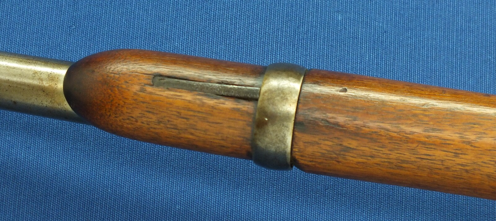 An antique American Spencer Repeating Carbine Model 1865 with Stabler Cut-Off. Caliber .50 Rimfire, 20 inch barrel. Length 95cm. In very good condition. Price 2.500 euro.