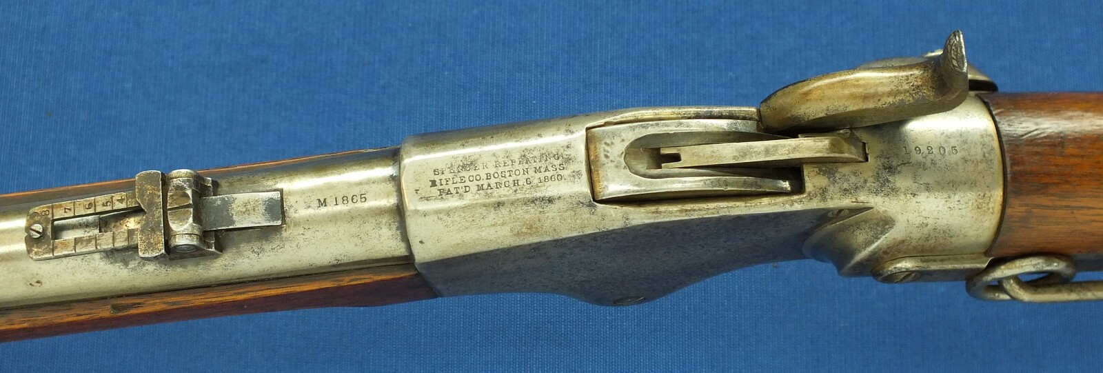 An antique American Spencer Repeating Carbine Model 1865 with Stabler Cut-Off. Caliber .50 Rimfire, 20 inch barrel. Length 95cm. In very good condition. Price 2.500 euro.