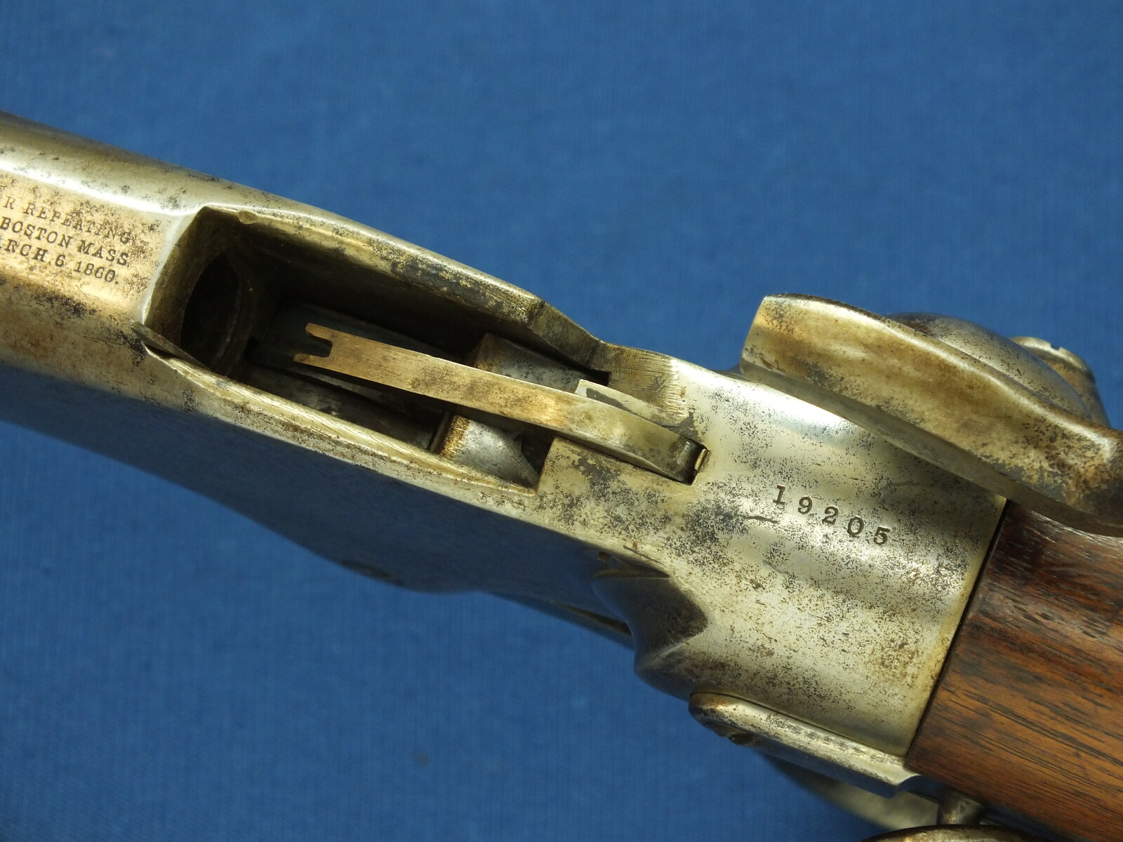 An antique American Spencer Repeating Carbine Model 1865 with Stabler Cut-Off. Caliber .50 Rimfire, 20 inch barrel. Length 95cm. In very good condition. Price 2.500 euro.