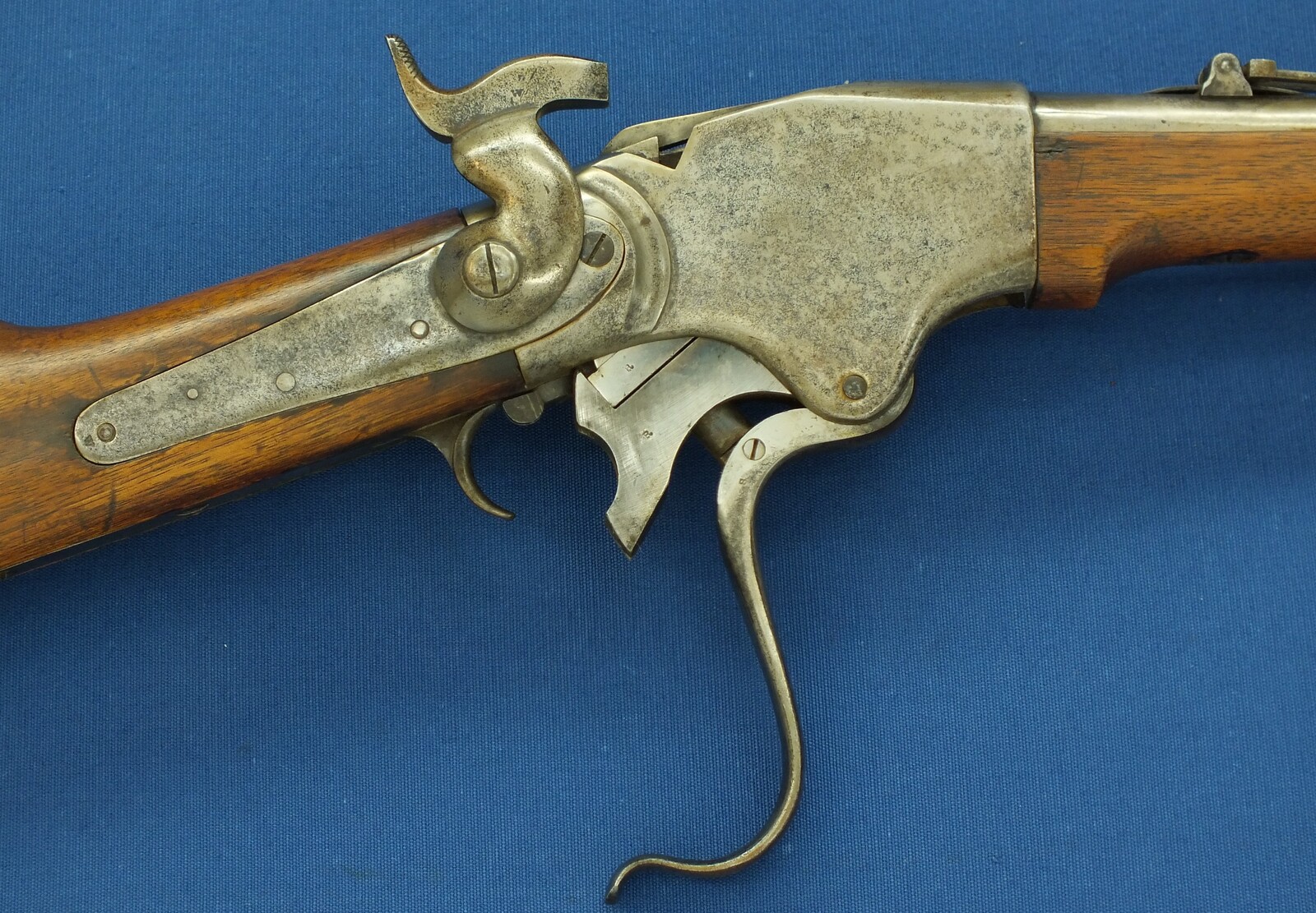 An antique American Spencer Repeating Carbine Model 1865 with Stabler Cut-Off. Caliber .50 Rimfire, 20 inch barrel. Length 95cm. In very good condition. Price 2.500 euro.