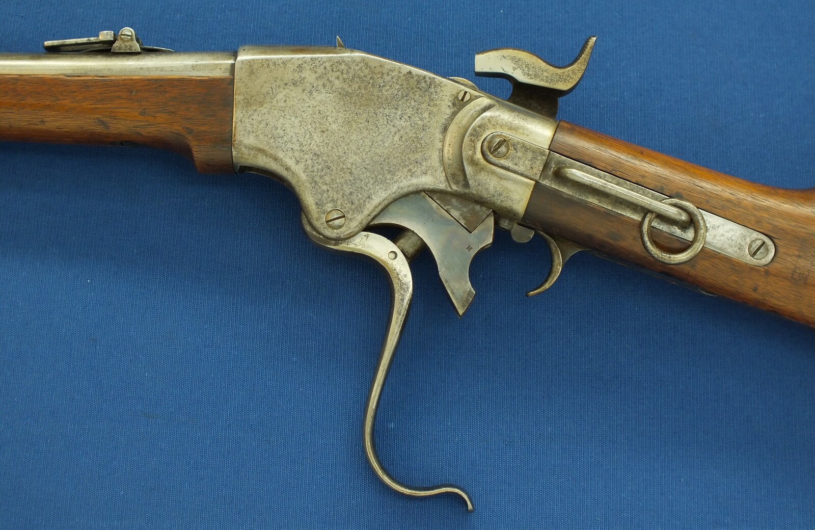 An antique American Spencer Repeating Carbine Model 1865 with Stabler Cut-Off. Caliber .50 Rimfire, 20 inch barrel. Length 95cm. In very good condition. Price 2.500 euro.