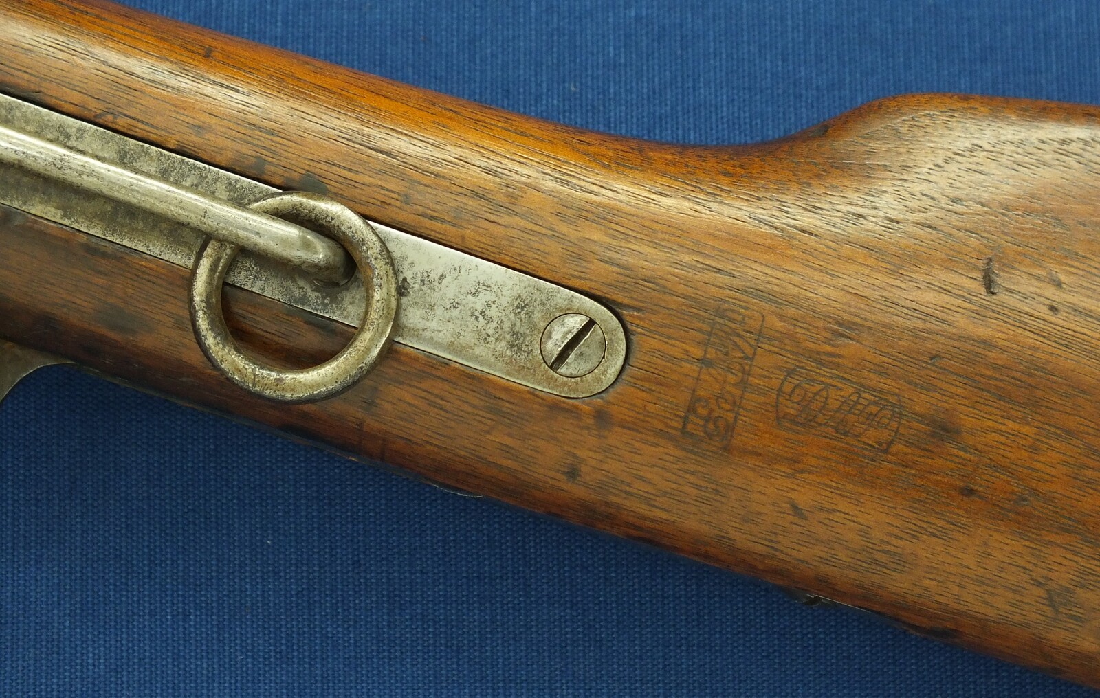 An antique American Spencer Repeating Carbine Model 1865 with Stabler Cut-Off. Caliber .50 Rimfire, 20 inch barrel. Length 95cm. In very good condition. Price 2.500 euro.