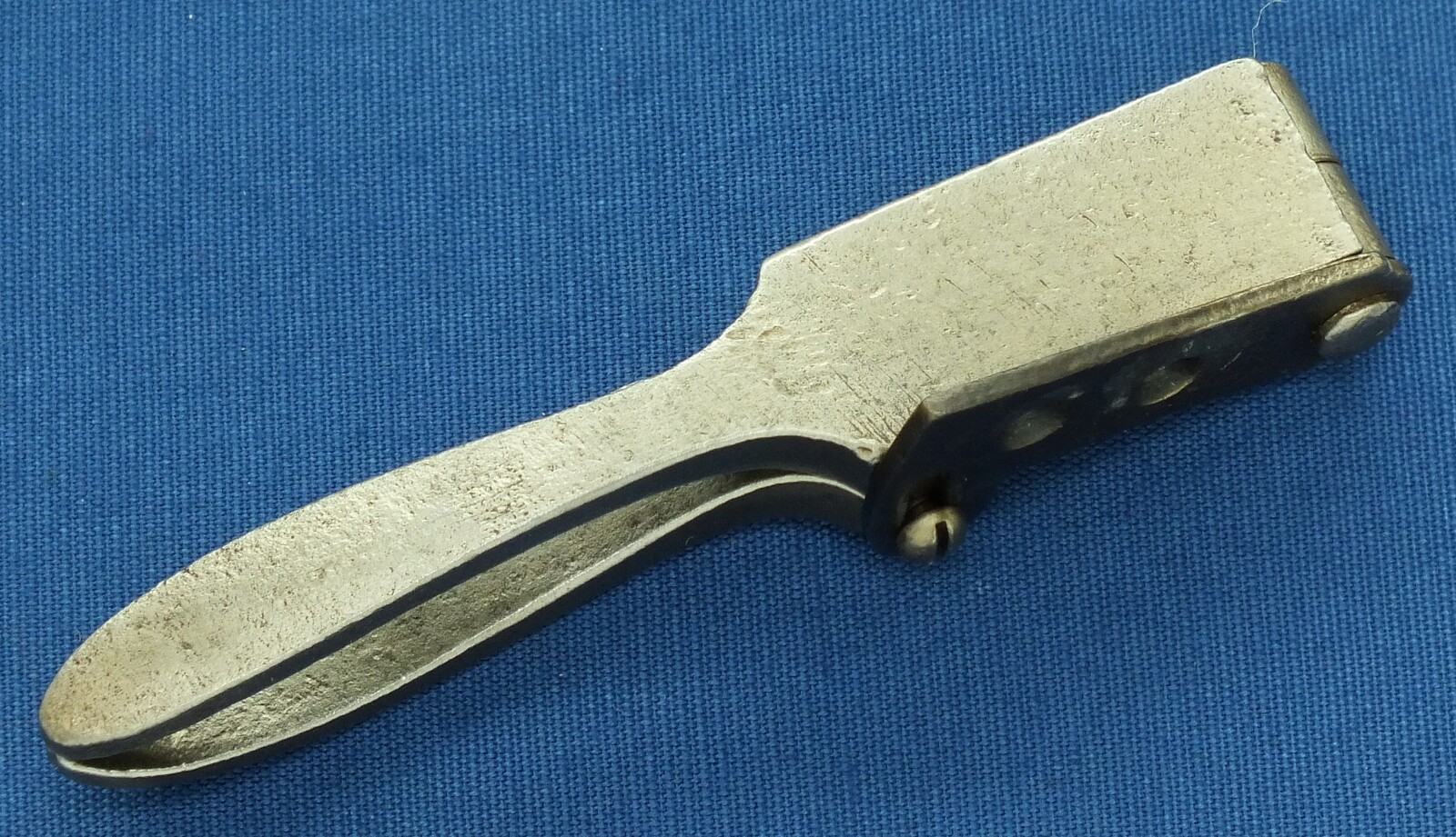 An antique American Steel Bullet Mold for Colt Army/Dragoon percussion Revolver. In good condition. Price 250 euro.