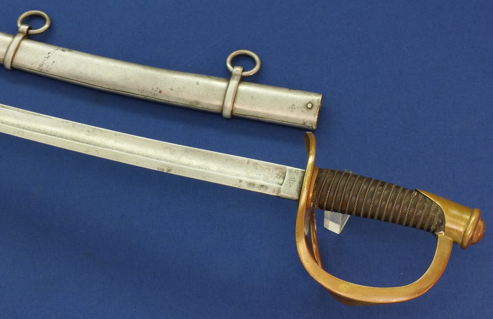 An antique American US Civil War Model 1860 Cavalry Trooper's Sword by J.E. Bleckmann Solingen. Length 106cm. In very good condition. Price 875 euro.