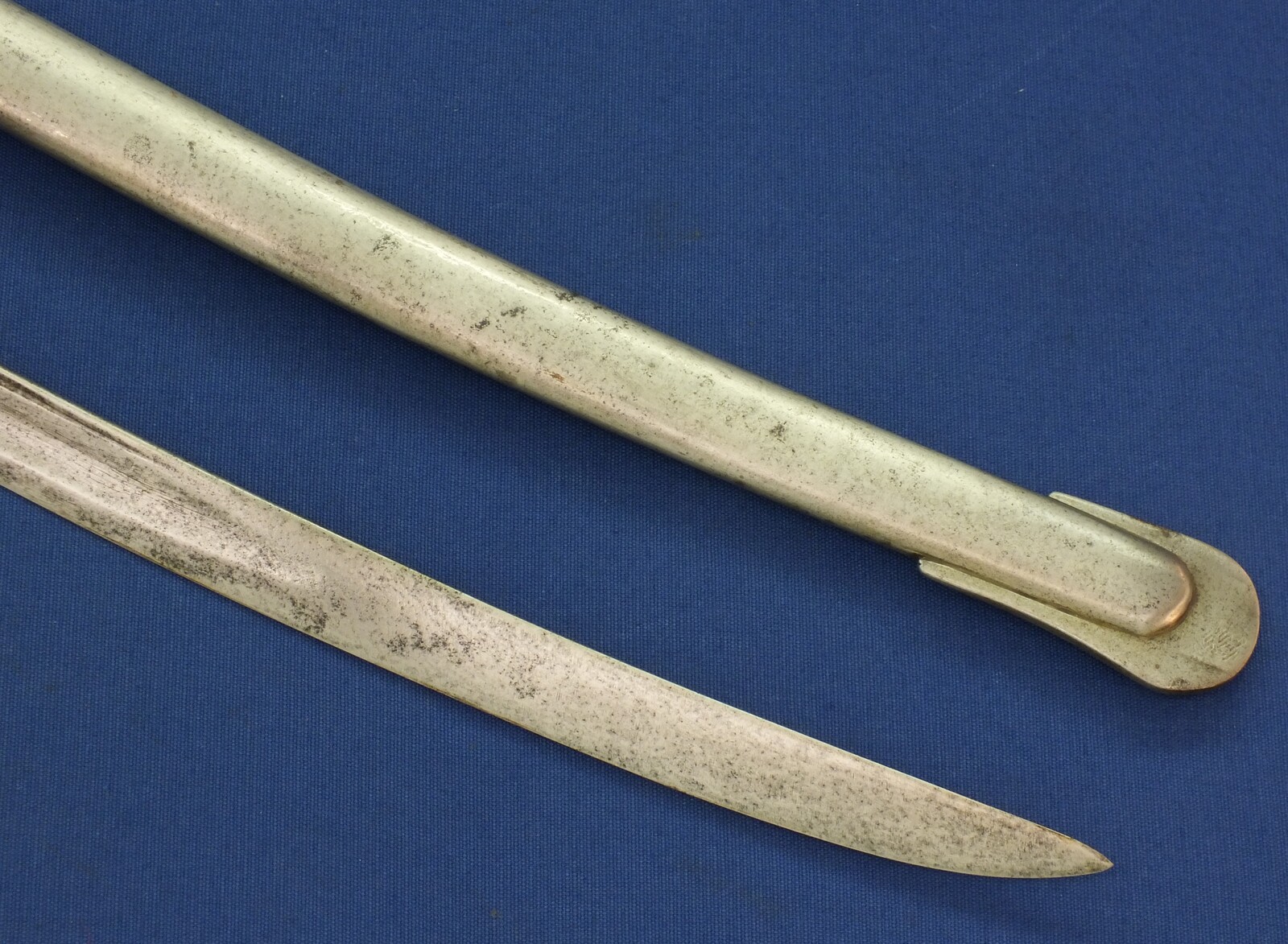 An antique American US Civil War Model 1860 Cavalry Trooper's Sword by J.E. Bleckmann Solingen. Length 106cm. In very good condition. Price 875 euro.