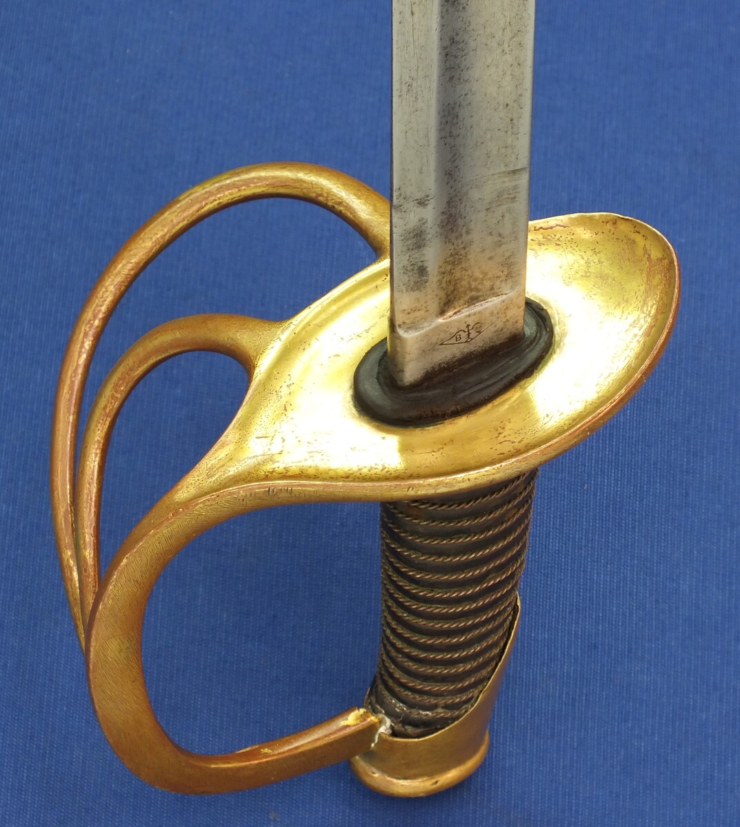 An antique American US Civil War Model 1860 Cavalry Trooper's Sword by J.E. Bleckmann Solingen. Length 106cm. In very good condition. Price 875 euro.