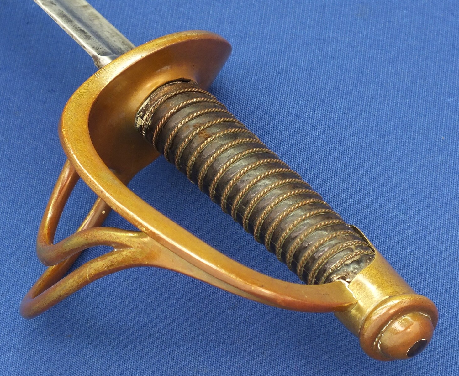 An antique American US Civil War Model 1860 Cavalry Trooper's Sword by J.E. Bleckmann Solingen. Length 106cm. In very good condition. Price 875 euro.