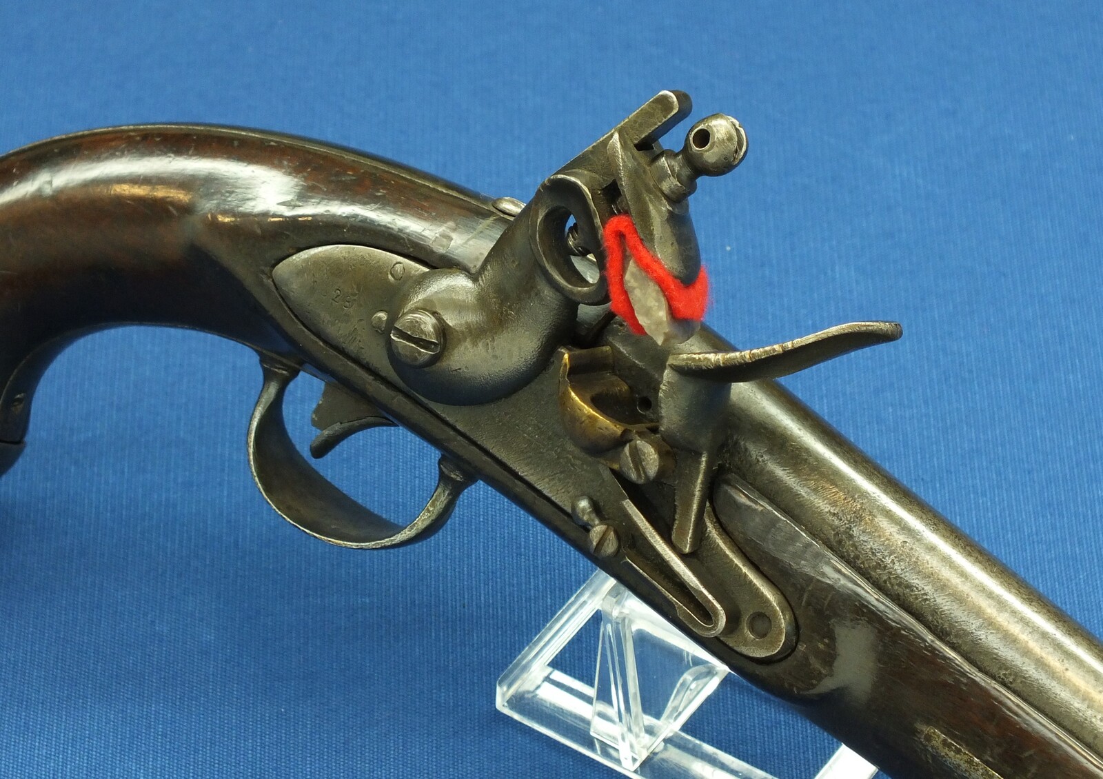 An antique American US Model 1819 Flintlock pistol by Simeon North of Middletown Conn. Caliber 54, 10 inch barrel. Length 41cm. In good condition. Price 1.450 euro.