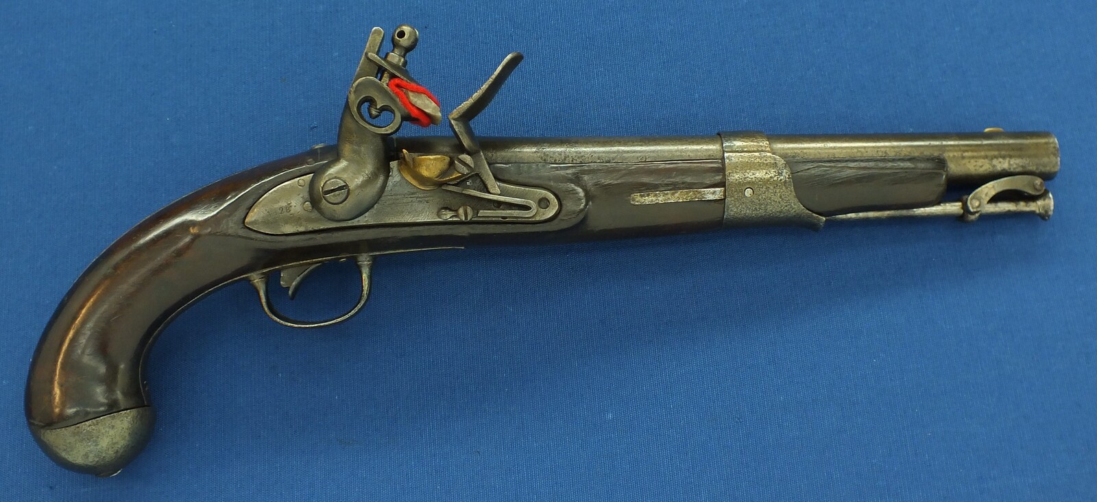 An antique American US Model 1819 Flintlock pistol by Simeon North of Middletown Conn. Caliber 54, 10 inch barrel. Length 41cm. In good condition. Price 1.450 euro.