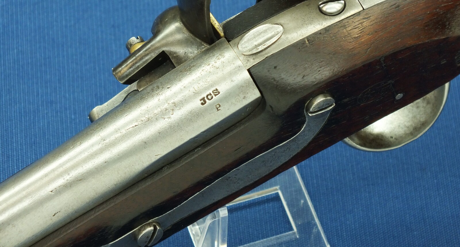 An antique American US Model 1836 Flintlock Pistol By Robert Johnson. Caliber 54, length 37cm. In very good condition. Price 2.150 euro.