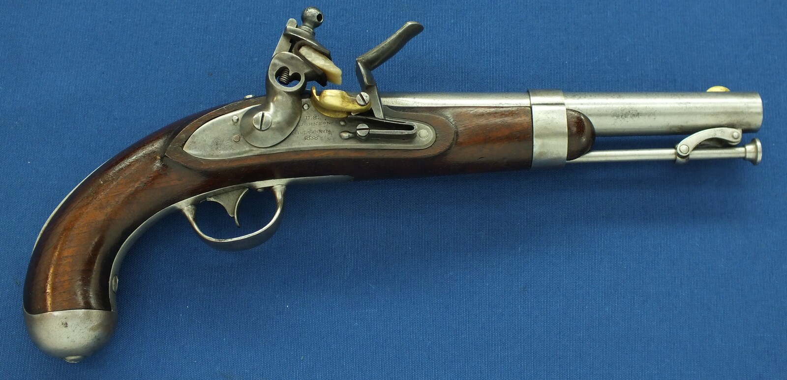 An antique American US Model 1836 Flintlock Pistol By Robert Johnson. Caliber 54, length 37cm. In very good condition. Price 2.150 euro.