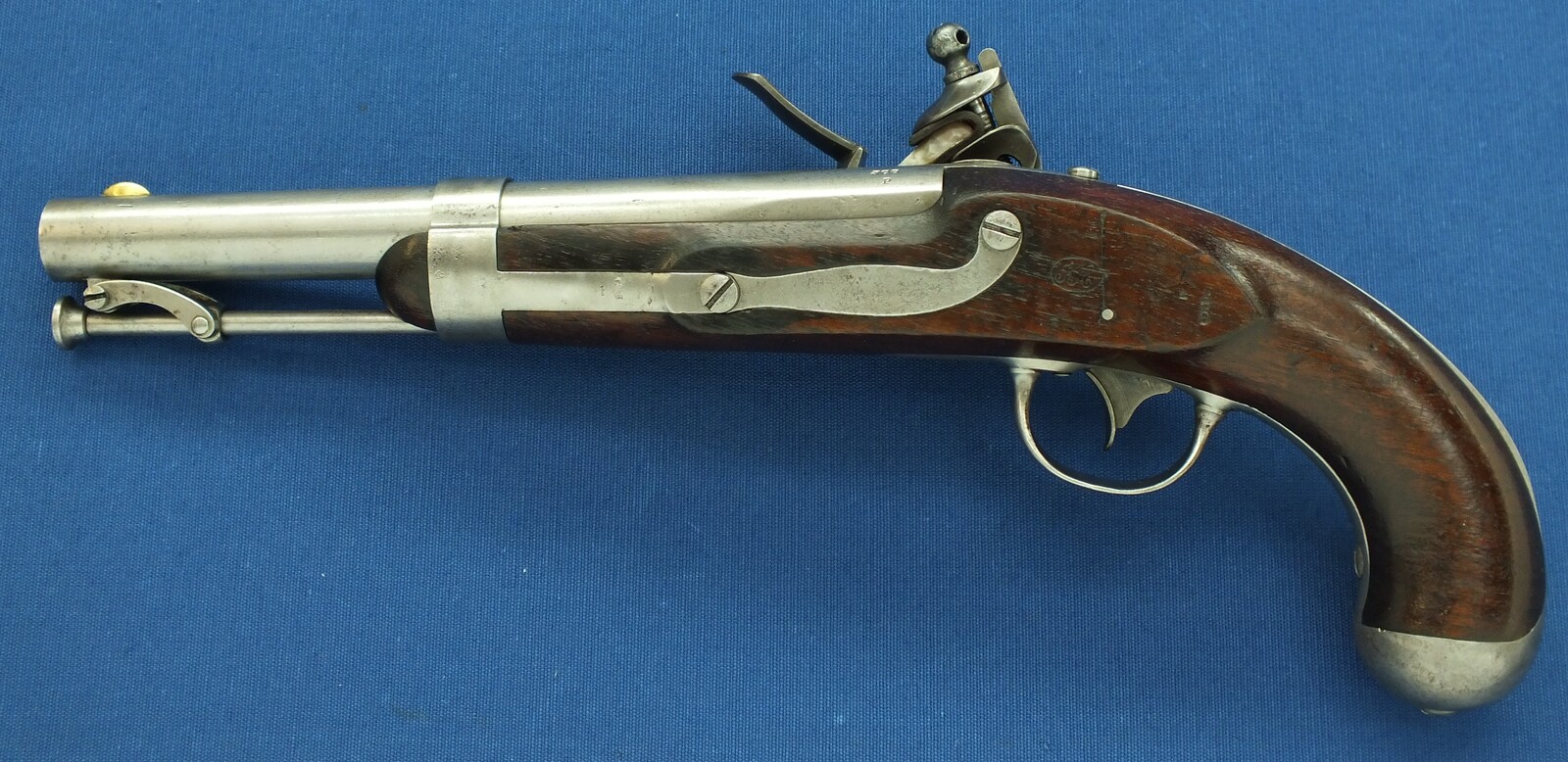 An antique American US Model 1836 Flintlock Pistol By Robert Johnson. Caliber 54, length 37cm. In very good condition. Price 2.150 euro.