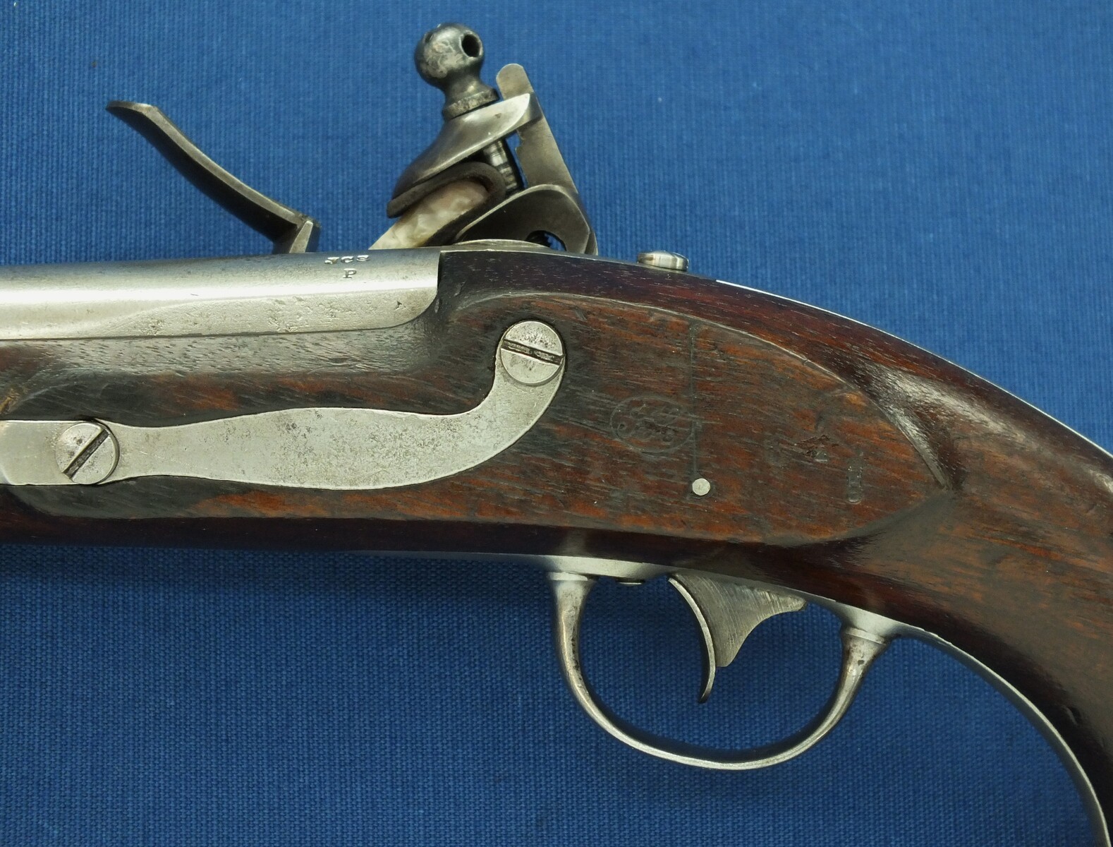 An antique American US Model 1836 Flintlock Pistol By Robert Johnson. Caliber 54, length 37cm. In very good condition. Price 2.150 euro.