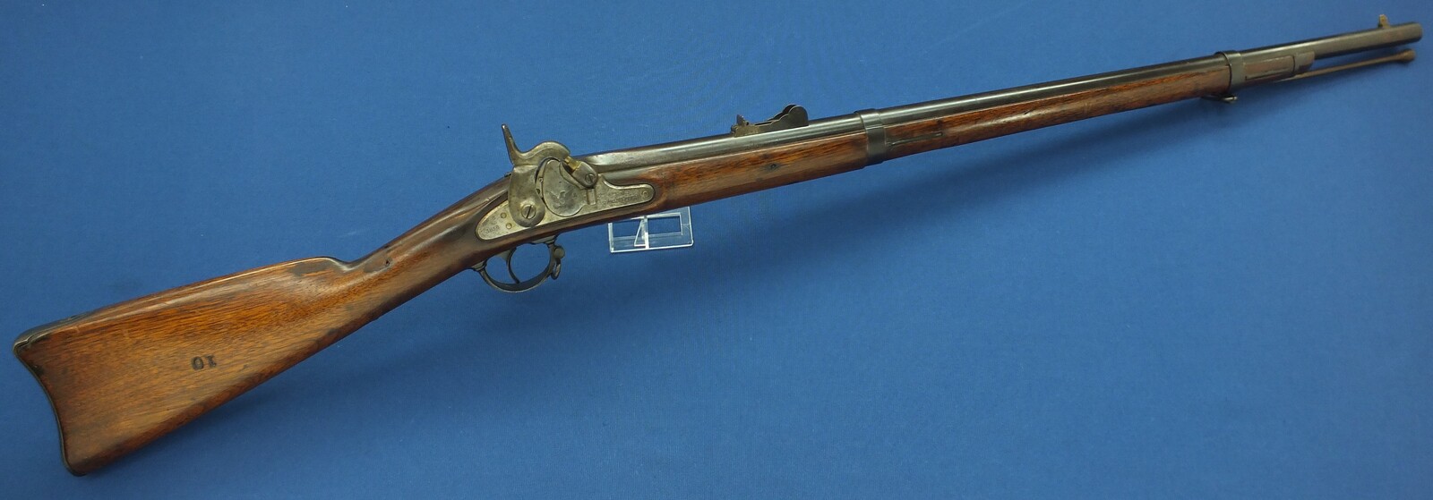 An antique American US Springfield Model 1855 Maynard tape primed Percussion lock 2 band Rifle. 58 Caliber, 33 inch barrel. Length 125cm. In very good condition. Price 1.950 euro.