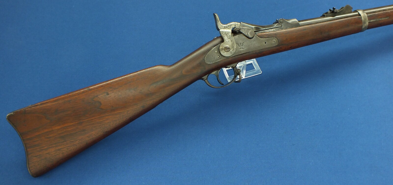An antique American US Springfield Model 1879 Trapdoor Rifle. Caliber 45-70, barrel 32.5/8 inch. Length 132cm. In very good condition. Price 1.850 euro.