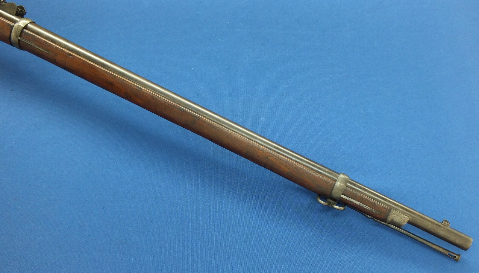 An antique American US Springfield Model 1879 Trapdoor Rifle. Caliber 45-70, barrel 32.5/8 inch. Length 132cm. In very good condition. Price 1.850 euro.