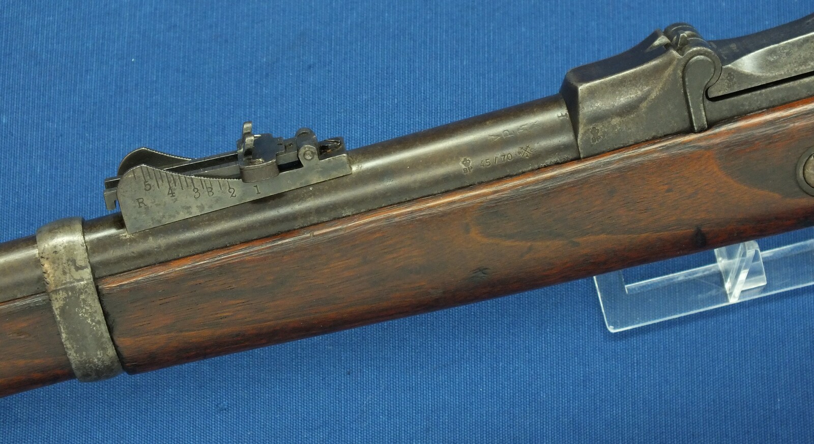 An antique American US Springfield Model 1879 Trapdoor Rifle. Caliber 45-70, barrel 32.5/8 inch. Length 132cm. In very good condition. Price 1.850 euro.