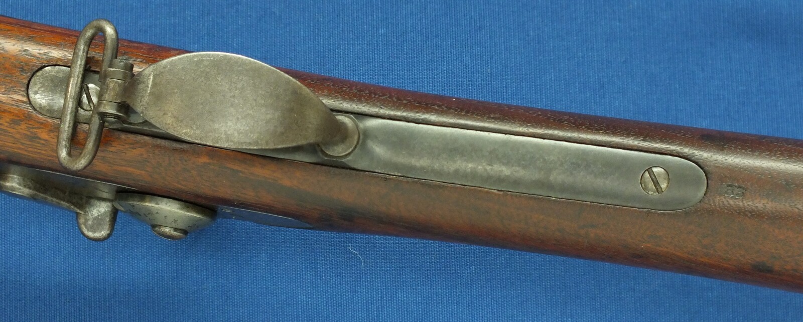 An antique American US Springfield Model 1879 Trapdoor Rifle. Caliber 45-70, barrel 32.5/8 inch. Length 132cm. In very good condition. Price 1.850 euro.