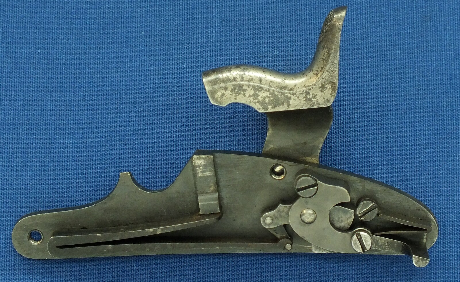 An antique American US Springfield Model 1879 Trapdoor Rifle. Caliber 45-70, barrel 32.5/8 inch. Length 132cm. In very good condition. Price 1.850 euro.