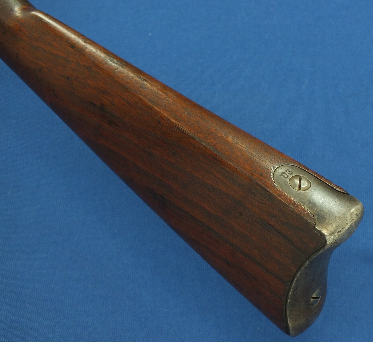An antique American US Springfield Model 1879 Trapdoor Rifle. Caliber 45-70, barrel 32.5/8 inch. Length 132cm. In very good condition. Price 1.850 euro.