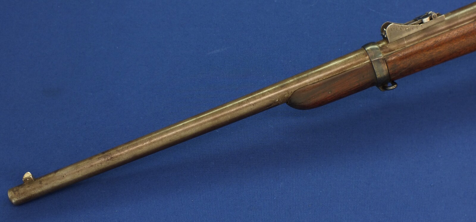 An antique American US Springfield Model 1884 Trapdoor Carbine. 22 inch barrel. Caliber 45-70. Length 105cm. In very good condition. Price 1.950 euro.