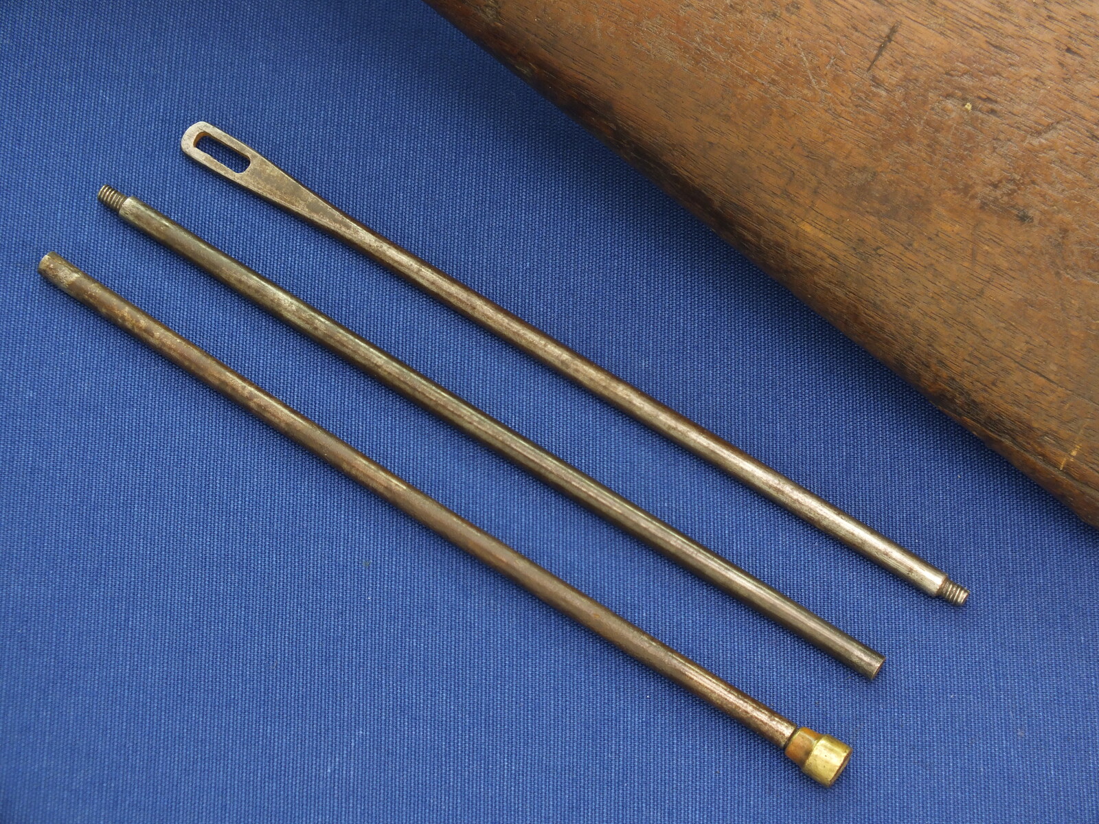 An antique American Winchester Model 1866 Yellow Boy Saddle Ring Carbine. Caliber 44 Henry Centerfire. 20 inch barrel. Length 100cm. In very good condition.