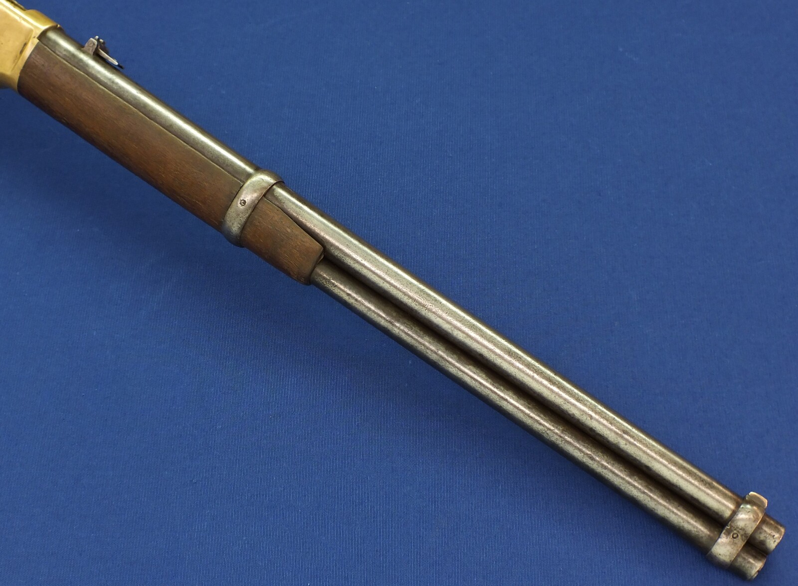 An antique American Winchester Model 1866 Yellow Boy Saddle Ring Carbine. Caliber 44 Henry Centerfire. 20 inch barrel. Length 100cm. In very good condition.