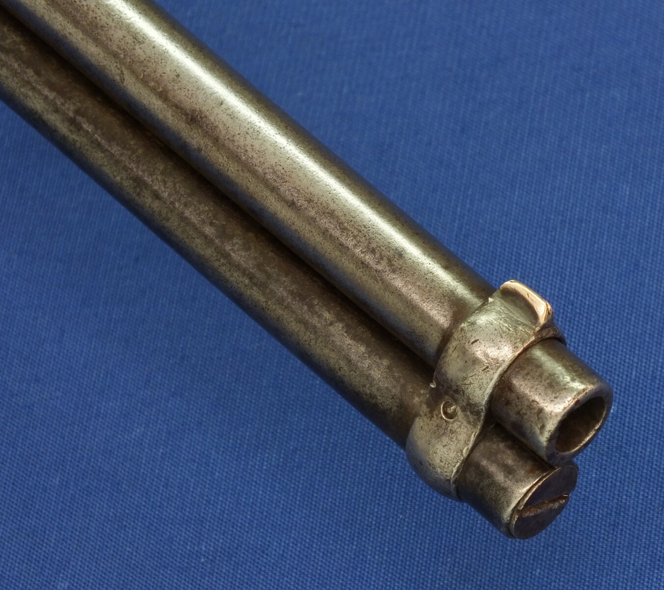 An antique American Winchester Model 1866 Yellow Boy Saddle Ring Carbine. Caliber 44 Henry Centerfire. 20 inch barrel. Length 100cm. In very good condition.