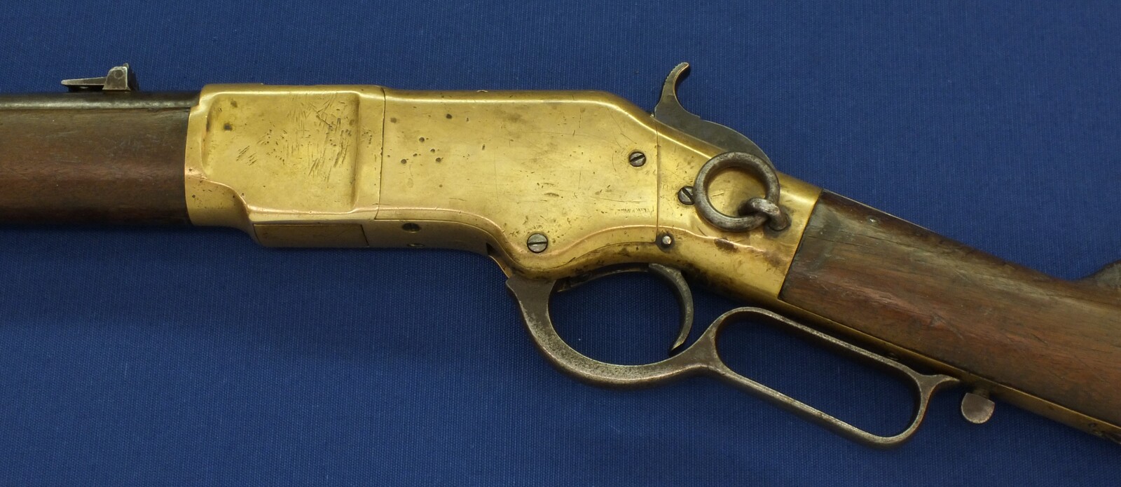 An antique American Winchester Model 1866 Yellow Boy Saddle Ring Carbine. Caliber 44 Henry Centerfire. 20 inch barrel. Length 100cm. In very good condition.