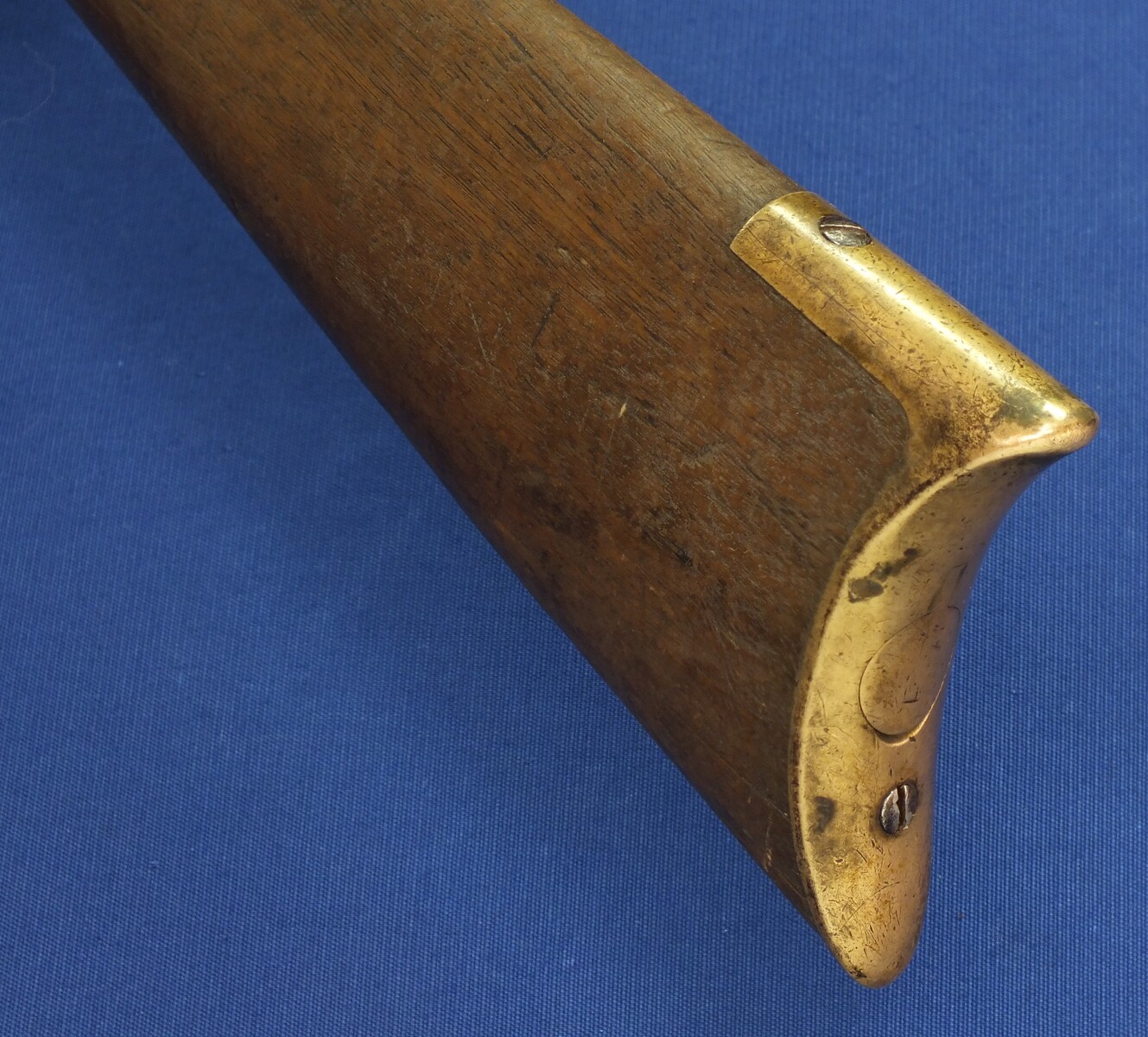 An antique American Winchester Model 1866 Yellow Boy Saddle Ring Carbine. Caliber 44 Henry Centerfire. 20 inch barrel. Length 100cm. In very good condition.