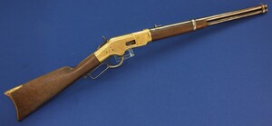 An antique American Winchester Model 1866 Yellow Boy Saddle Ring Carbine. Caliber 44 Henry Centerfire. 20 inch barrel. Length 100cm. In very good condition. Price 6.500 euro.