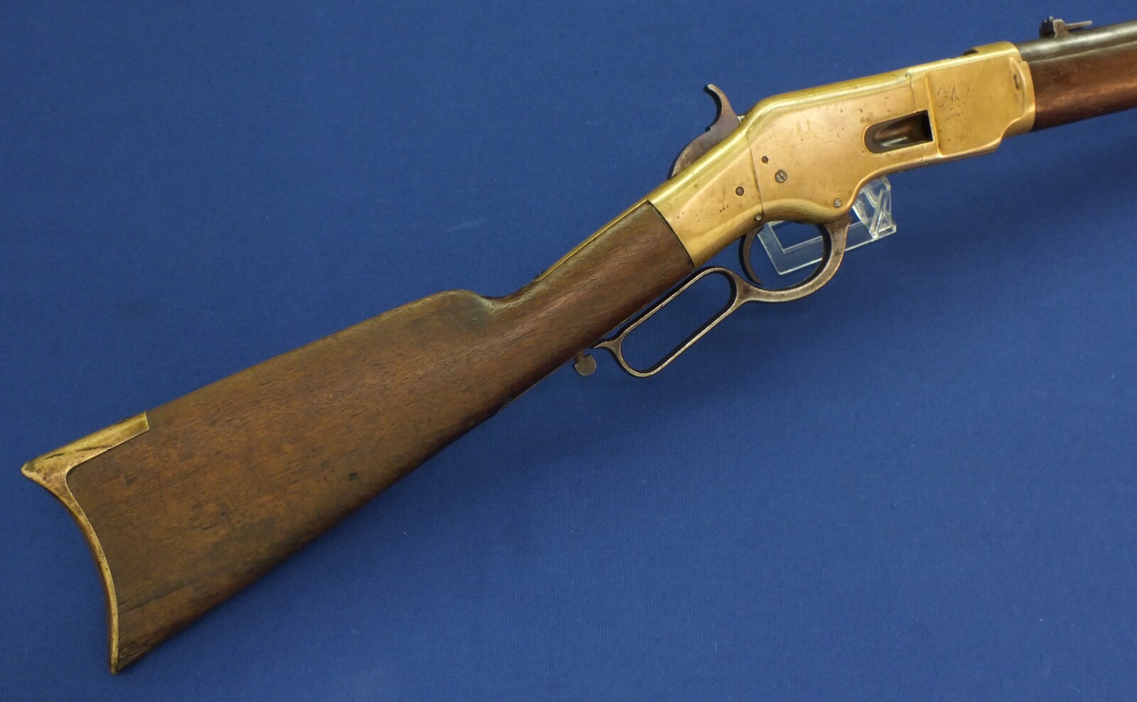 An antique American Winchester Model 1866 Yellow Boy Saddle Ring Carbine. Caliber 44 Henry Centerfire. 20 inch barrel. Length 100cm. In very good condition. Price 6.500 euro.