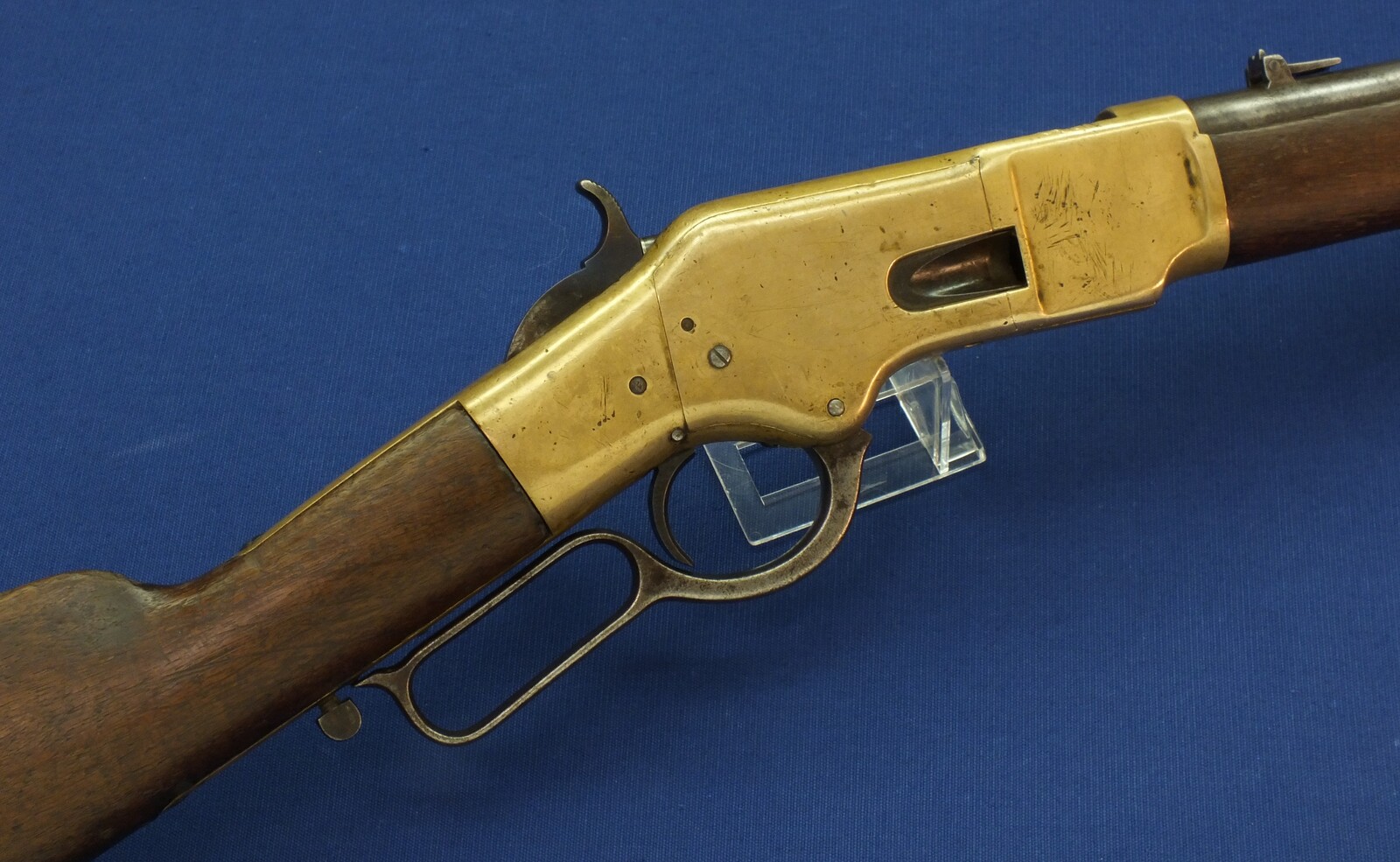 An antique American Winchester Model 1866 Yellow Boy Saddle Ring Carbine. Caliber 44 Henry Centerfire. 20 inch barrel. Length 100cm. In very good condition. Price 6.500 euro.